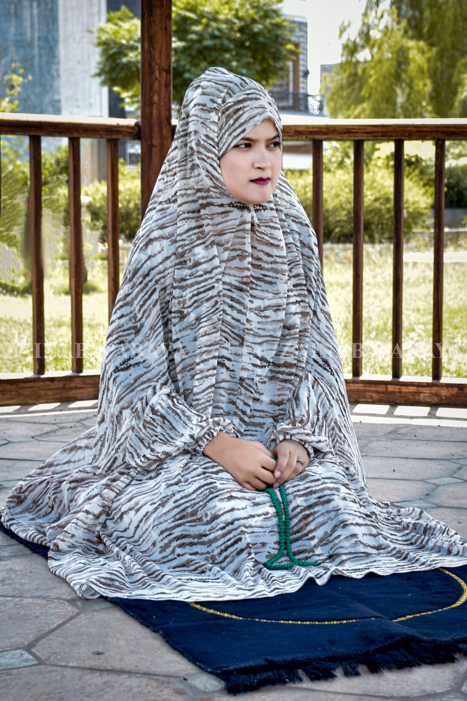 _ZZZ2804+ White Chiffon Namaz Chadar with Brown Lining Design ACC-045 - Image 1