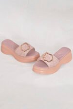 Pink women platform slipper with glitter shine, soft upper, and gold crystal mono. Stylish, feminine, and comfortable — from the Z. Collection by Zainab Designer Abaya. Perfect for daily and occasional wear.